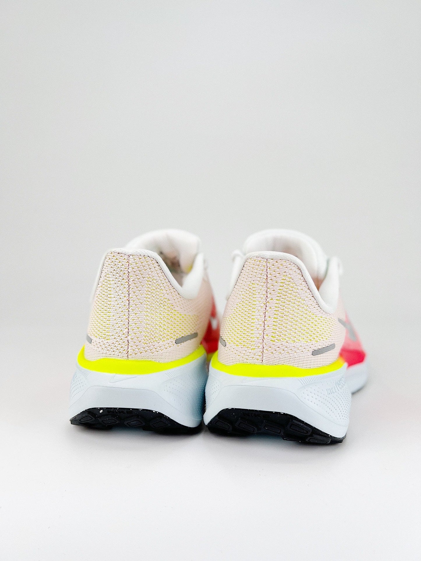 Tênis Wmns Air Zoom Pegasus 41 'Summit White Crimson' FD2723-100
