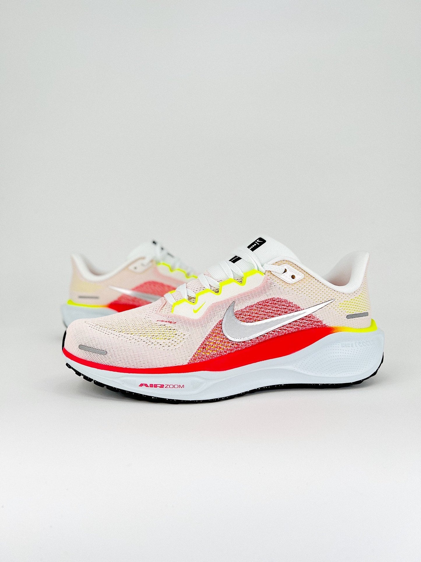 Tênis Wmns Air Zoom Pegasus 41 'Summit White Crimson' FD2723-100