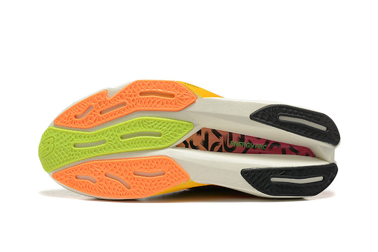 Tênis New Balance FuelCell SuperComp Elite v4 london