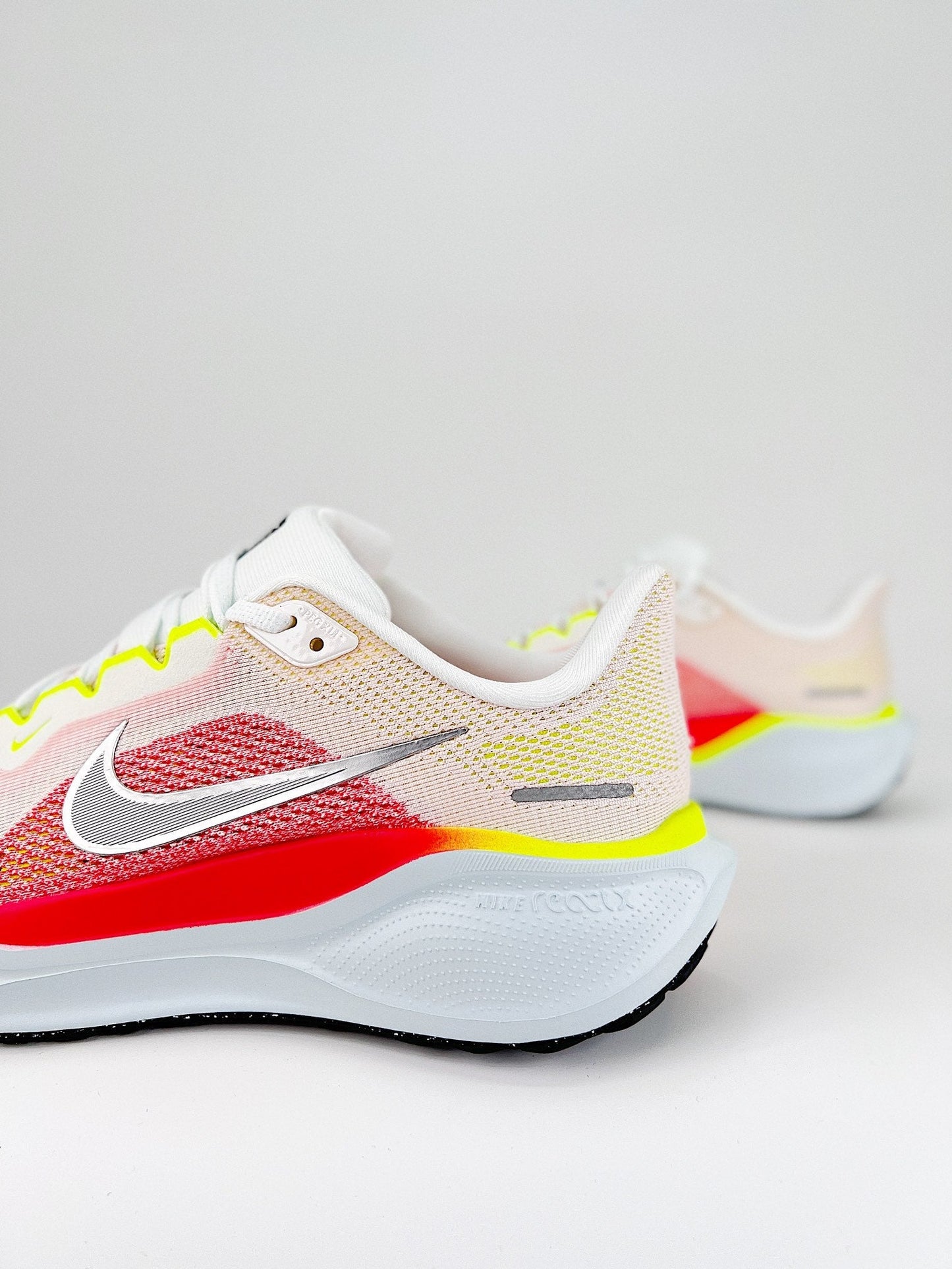 Tênis Wmns Air Zoom Pegasus 41 'Summit White Crimson' FD2723-100