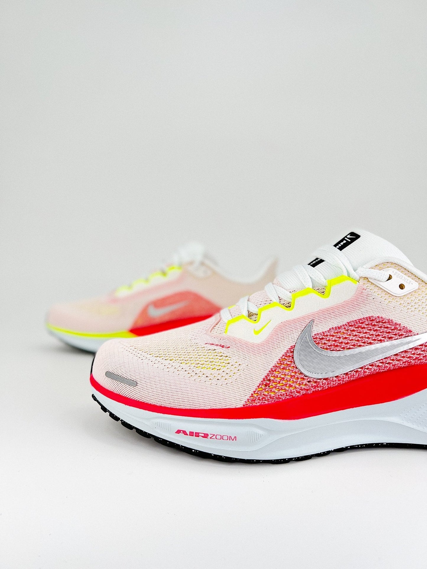 Tênis Wmns Air Zoom Pegasus 41 'Summit White Crimson' FD2723-100